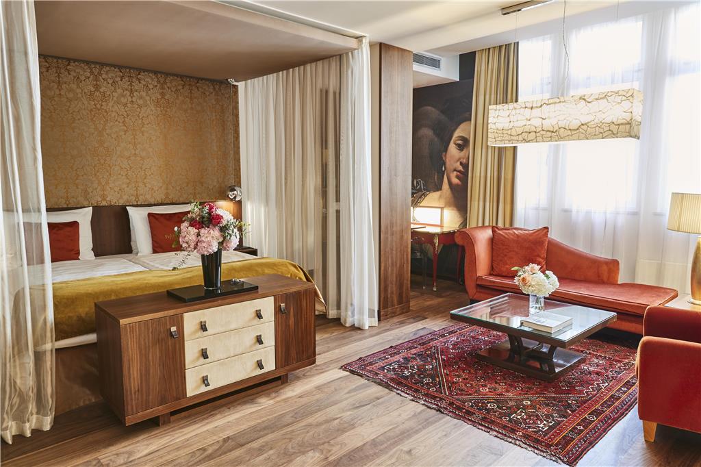 MUC1_Junior Suite 1.jpg