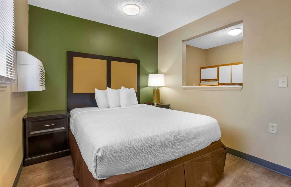 Suburban Studios Cary RDU Airport - photo 16