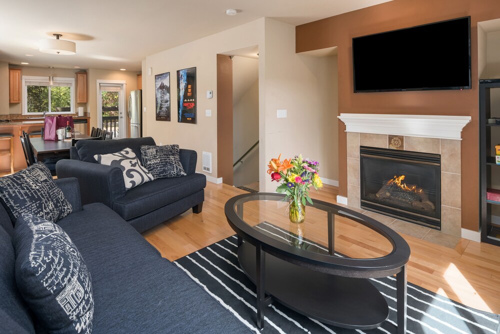Seattle Vacation Home: Life's A Mountain — 4-Star Luxury Hotel in Seattle, United States