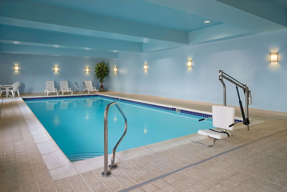 Hampton Inn Belle Vernon - photo 23