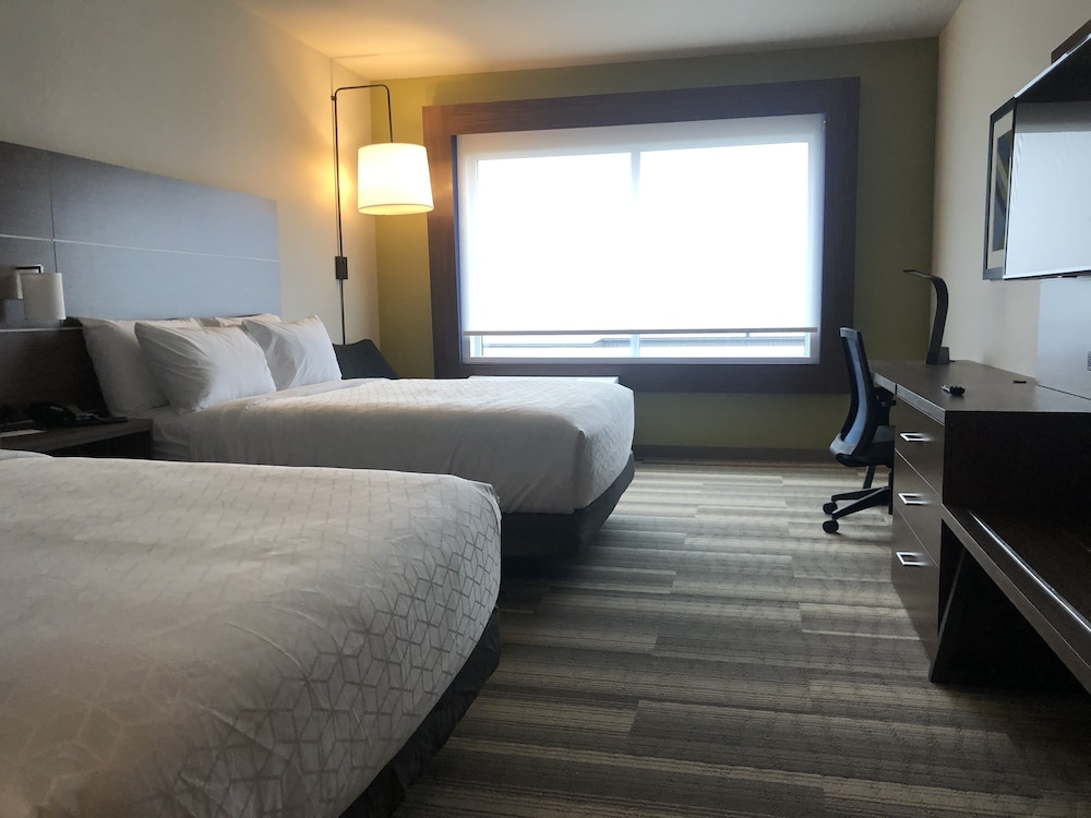 Holiday Inn Express & Suites Madison West Middleton - photo 6