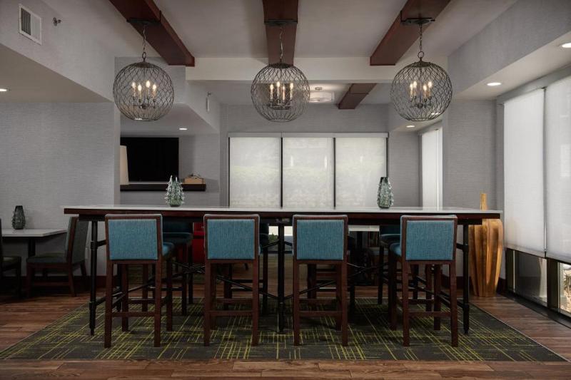 Hampton Inn Atlanta NW Cumberland - photo 36