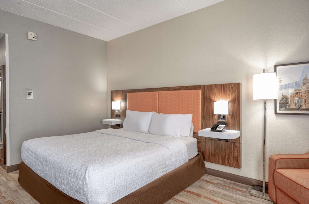 Hampton Inn Washington Court House - photo 12