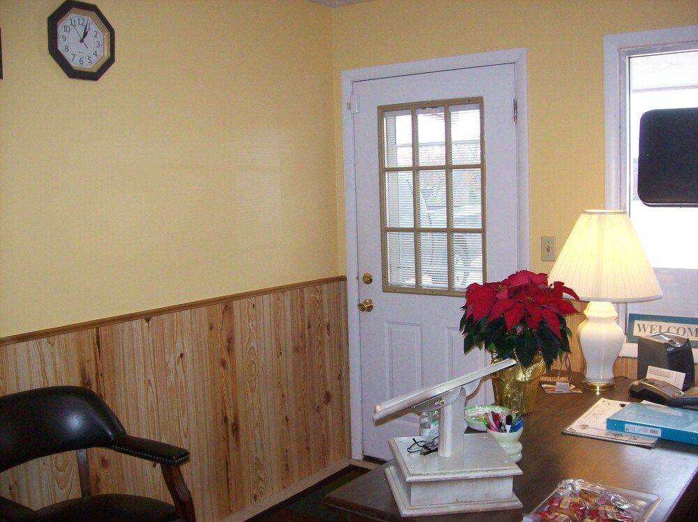 Ozark Plaza Motel & RV Park - photo 2
