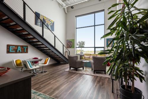 Gorgeous Midtown Condo — 4-Star Luxury Hotel in Bozeman, United States