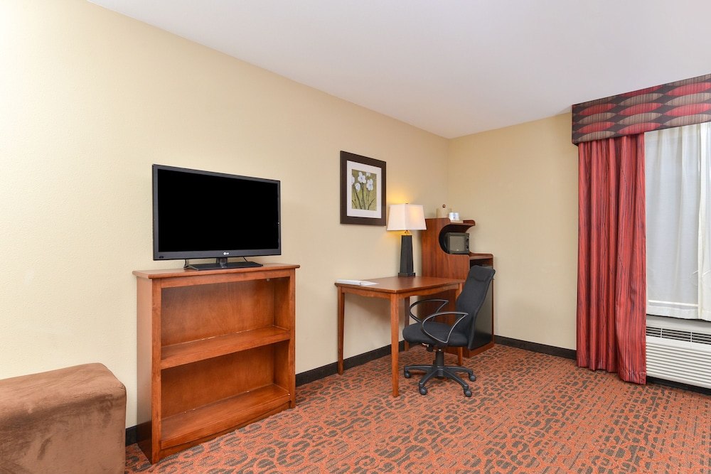 Hampton Inn Muscatine - photo 5
