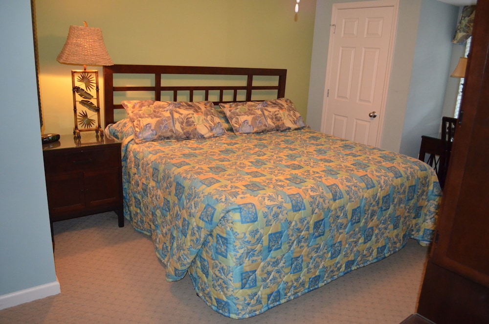 Barefoot Resort & Yacht Club - photo 8