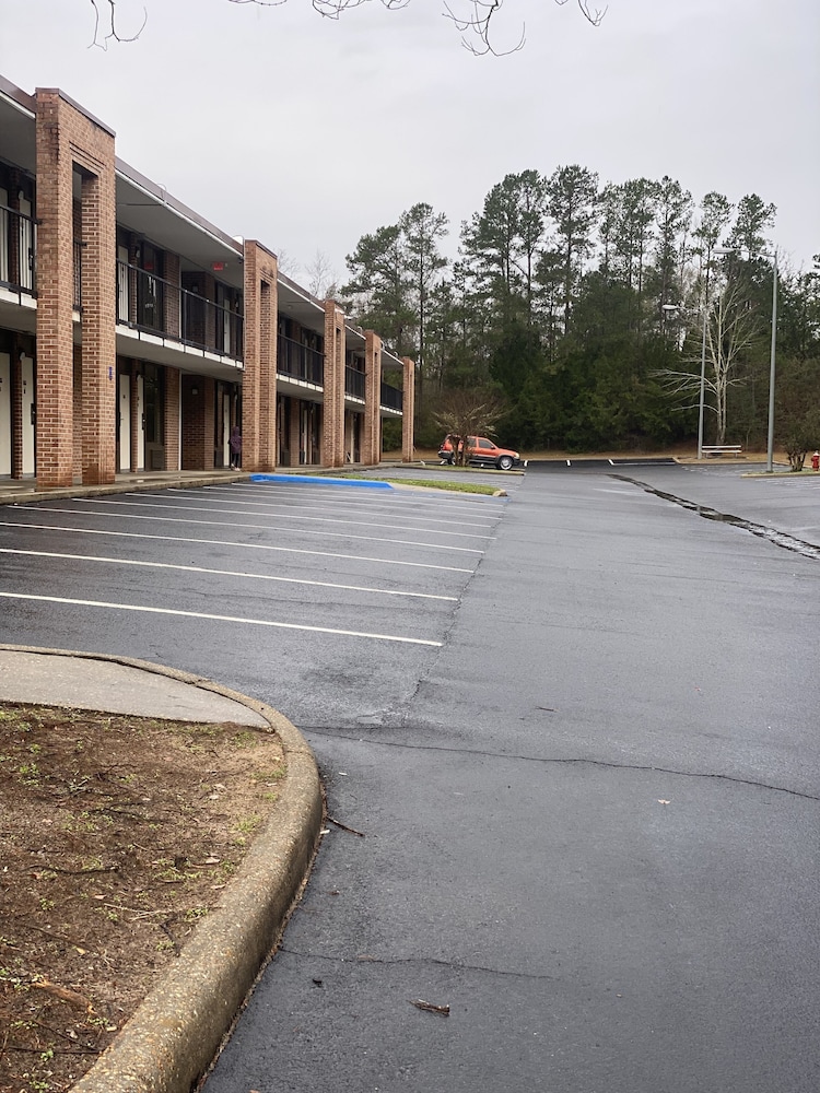 Days Inn by Wyndham Ozark - photo 20