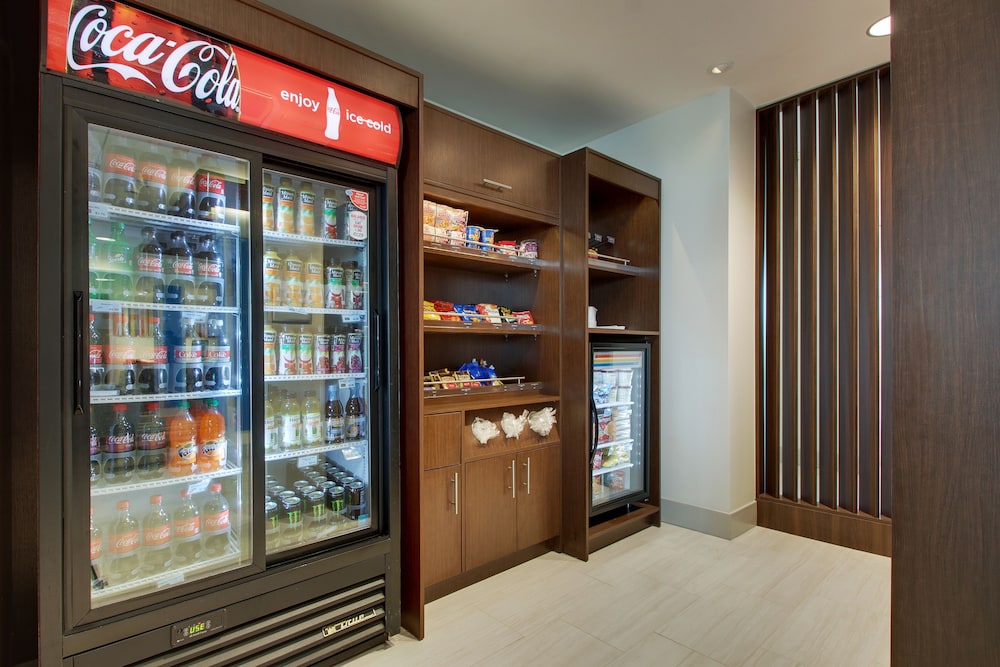 Holiday Inn Express and Suites Elizabethtown North by IHG - photo 18