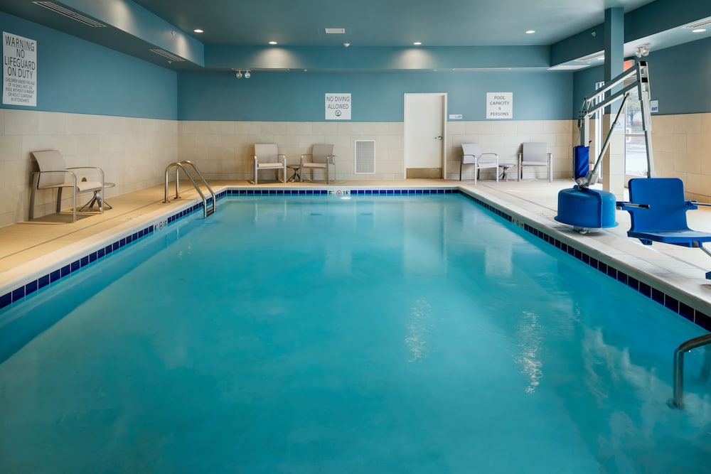 Holiday Inn Express & Suites Medford by IHG - photo 21