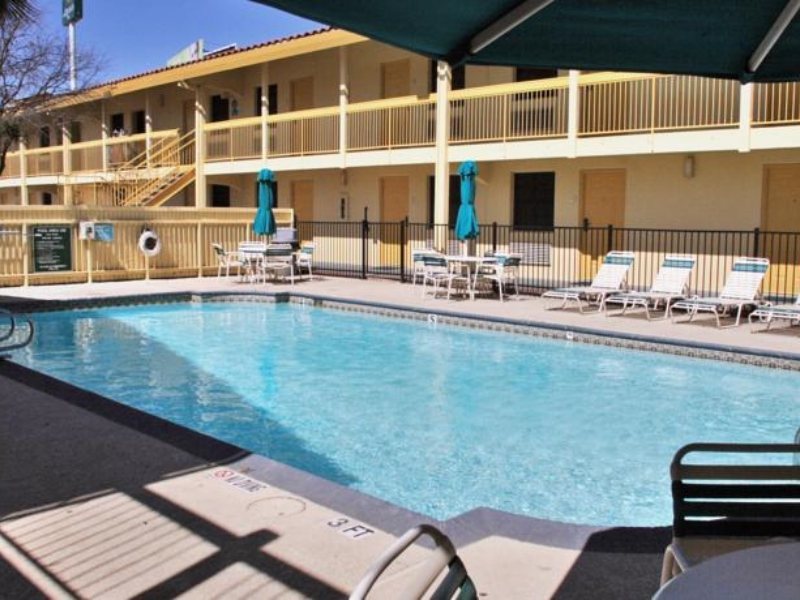La Quinta Inn by Wyndham San Antonio I 35 N at Rittiman Rd - photo 11