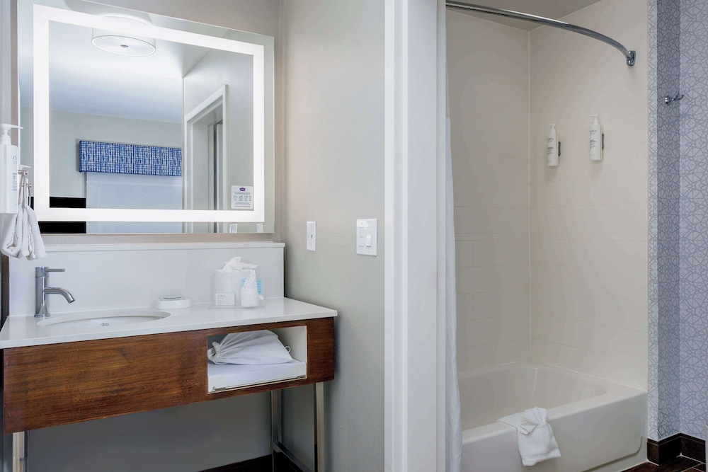 Hampton Inn & Suites Tallahassee I 10 Thomasville Road - photo 42