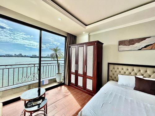 Studio Lake view Sunset glow Bancoly — 4-Star Luxury Hotel in Hanoi, Vietnam