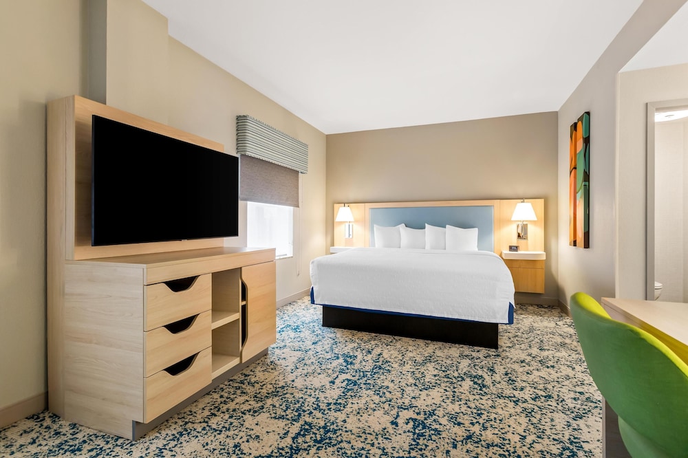 Hampton Inn & Suites St. Petersburg Downtown - photo 29