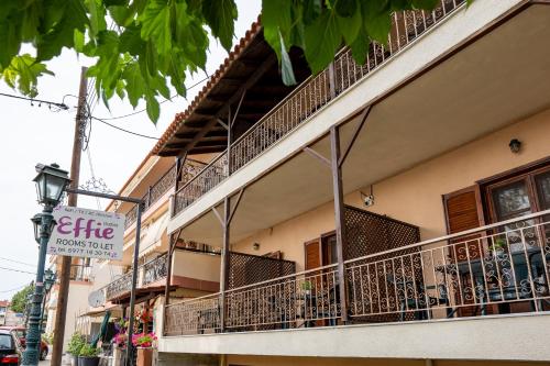 Effie Rooms in Kallithea, Greece