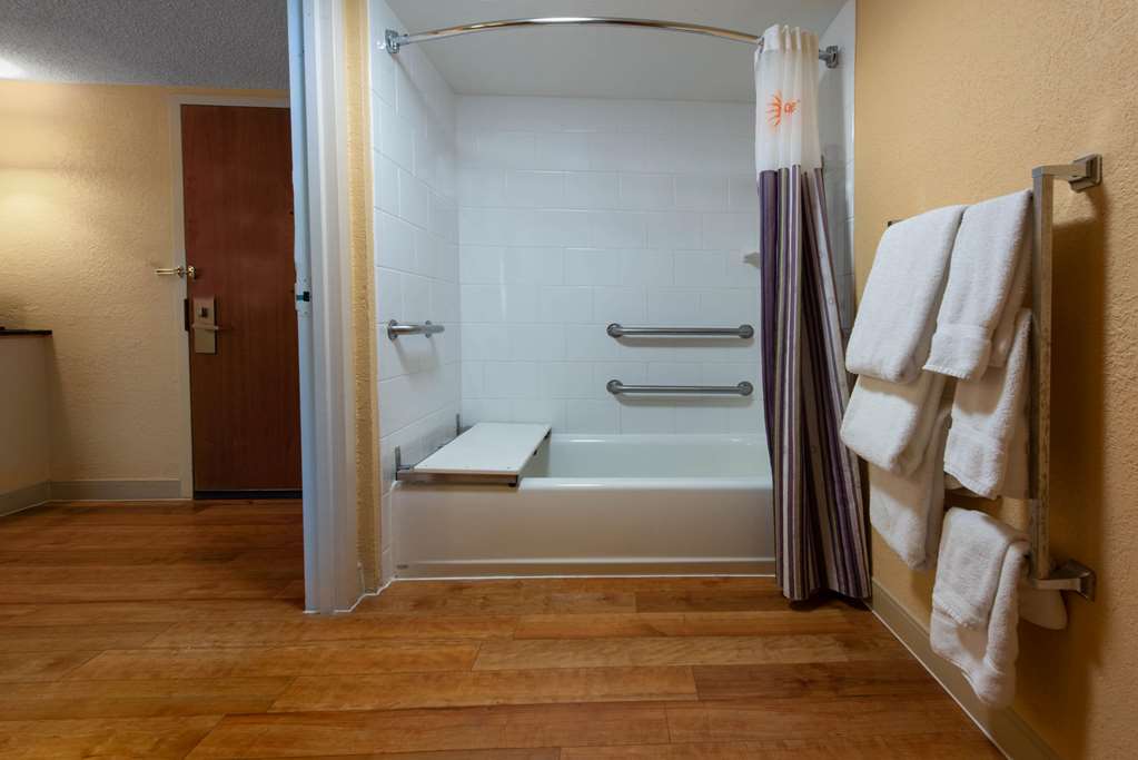 La Quinta Inn & Suites by Wyndham Deerfield Beach I 95 - photo 20