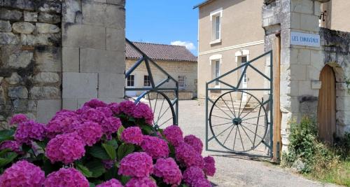 Domaine Les Chauveaux 3 gites 26 personnes 1 salle