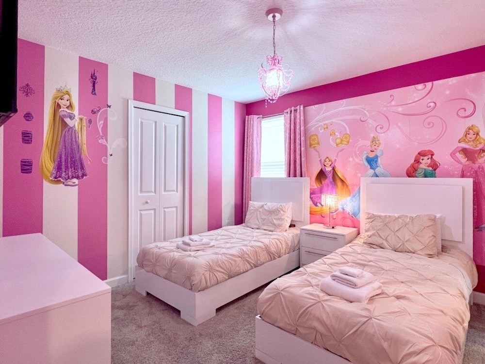 8 Bed Storey Lake Resort Huge Bedroom for Kids home - photo 6