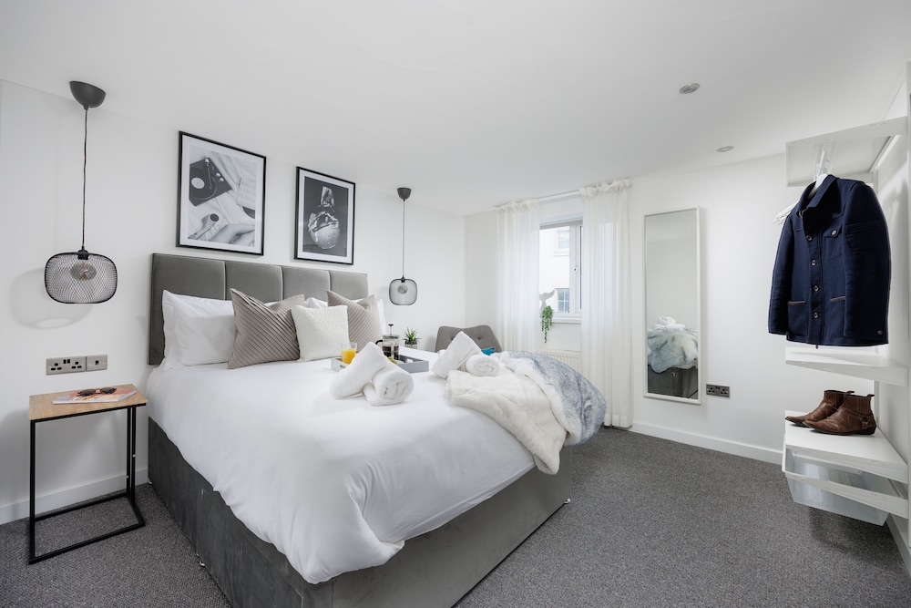 Central Plymouth 2Bed Apartment Sleeps 4 — 4-Star Luxury Hotel in Plymouth, United Kingdom
