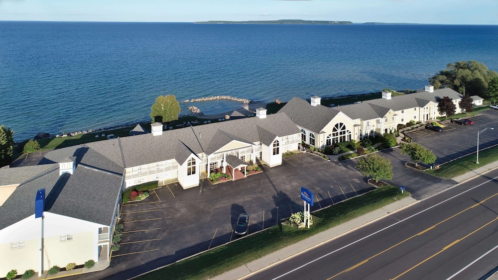 Baymont by Wyndham St. Ignace Lakefront - photo 48