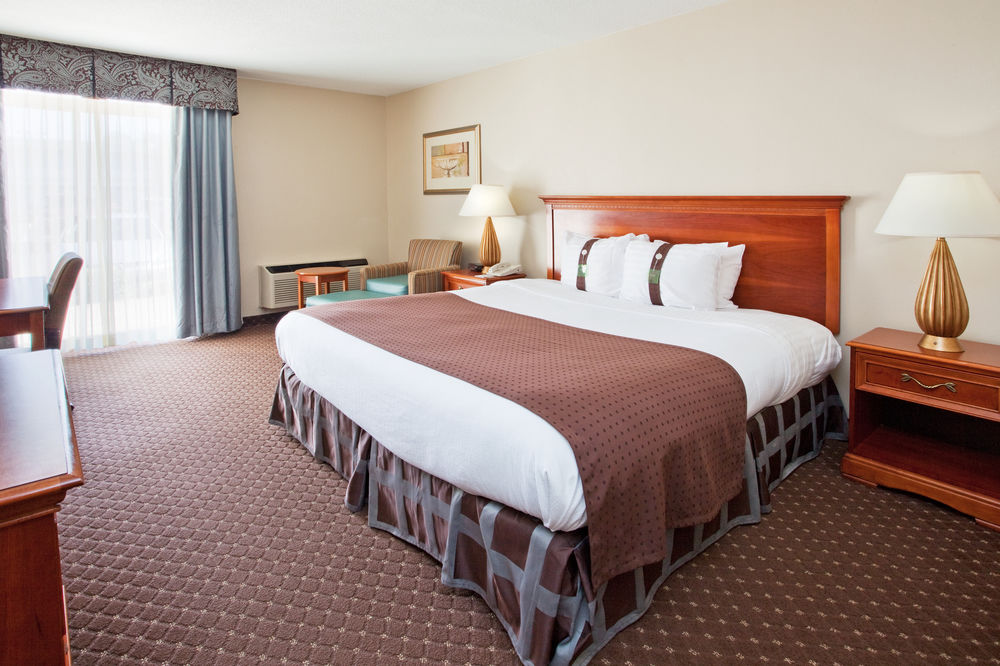 Holiday Inn Columbus North I 185 - photo 14