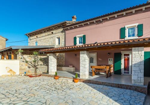 Family friendly house with a swimming pool Butkovici Central Istria Sredisnja Istra 20751 — 4-Star Luxury Hotel in Svetvincenat, Croatia