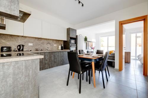 Central Sliema 3 Bedroom Retreat — 4-Star Luxury Hotel in Sliema, Malta