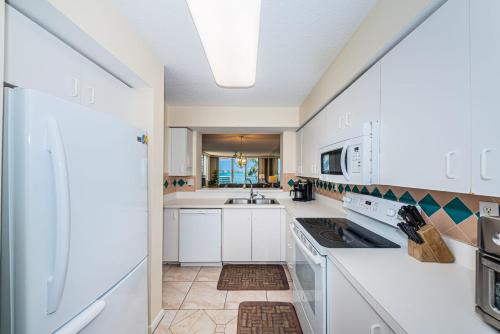 Club Bahia Dont Get Tide Down Make Waves on Isla del Sol in St. Petersburg, United States