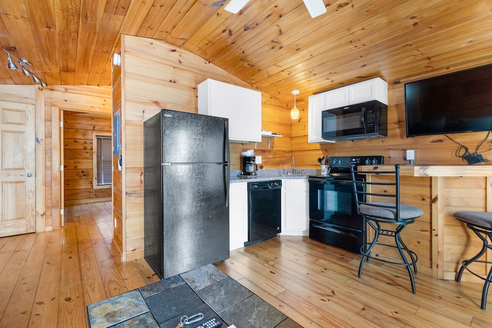 Edinboro Lake Resort Cabins - photo 33
