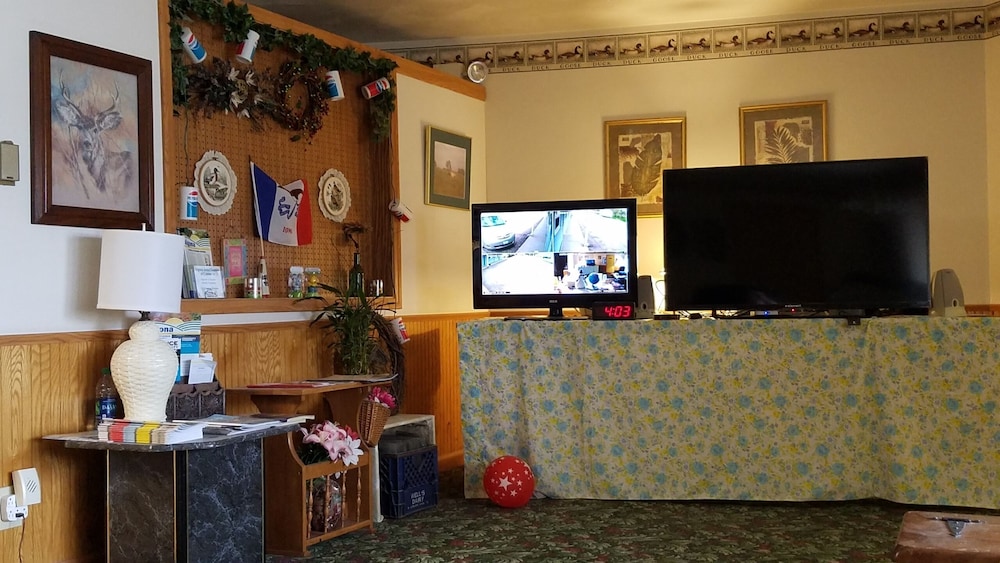 Burr Oak Motel - photo 5