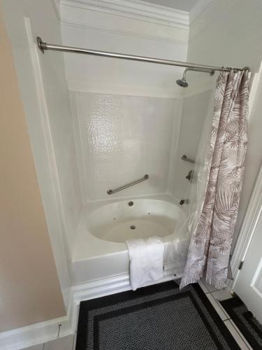 MooreField Suites Greensboro East - photo 81
