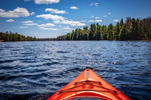 Perfect 3 bedroom waterfront muskoka cottage — 4-Star Luxury Hotel in Parry Sound, Canada