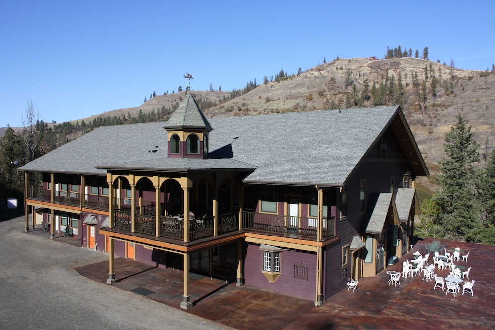 Hearthstone Elegant Lodge by the River - photo 46