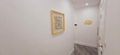 Abbey Corner by Nivaas 2 Located in the heart of the city centre 5 minute walk to train station 20 minutes to London via train