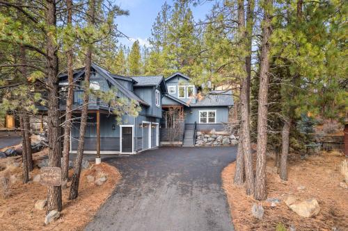 Trails End Retreat - carbon neutral hotel in Bend
