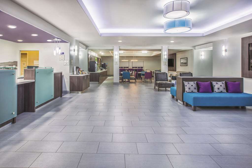 La Quinta Inn & Suites by Wyndham Bay City - photo 6