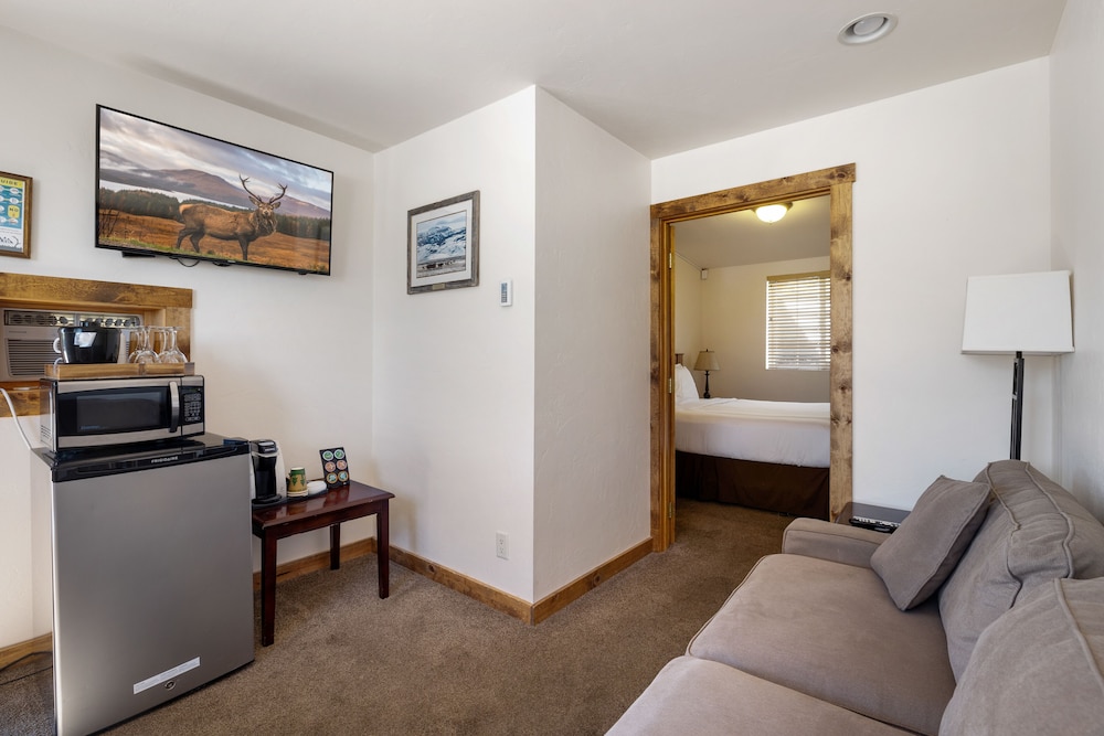 Elk Refuge Inn - photo 51