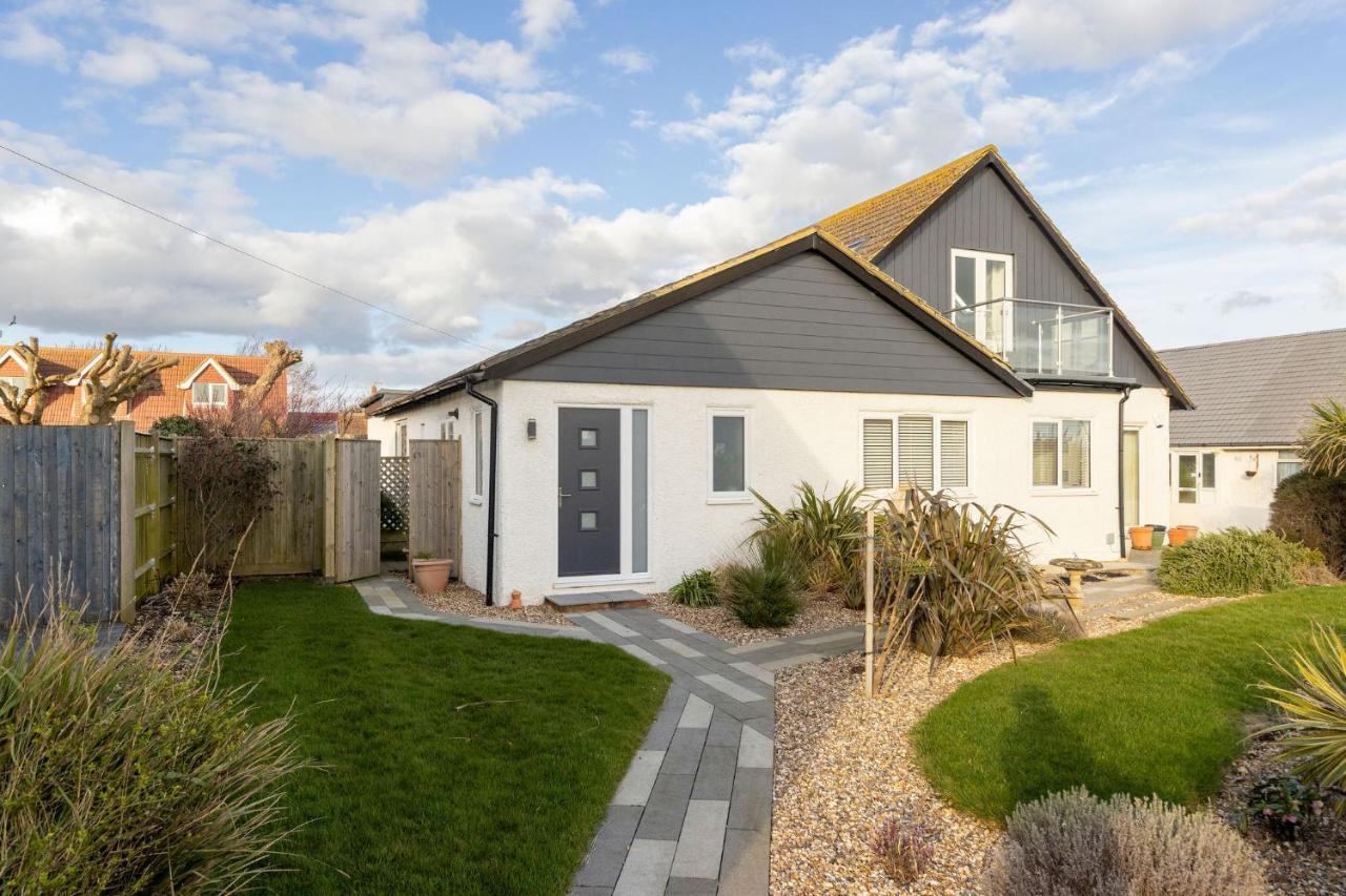 Shoreline Hideaway by The Butler Collection — Lancing — photo 2