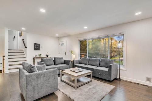 Spacious Decatur Home Sleeps 12 Work Ready — 4-Star Luxury Hotel in Decatur, United States