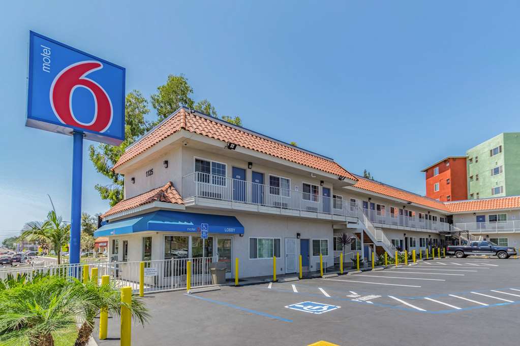 Motel 6 — hotel in National City