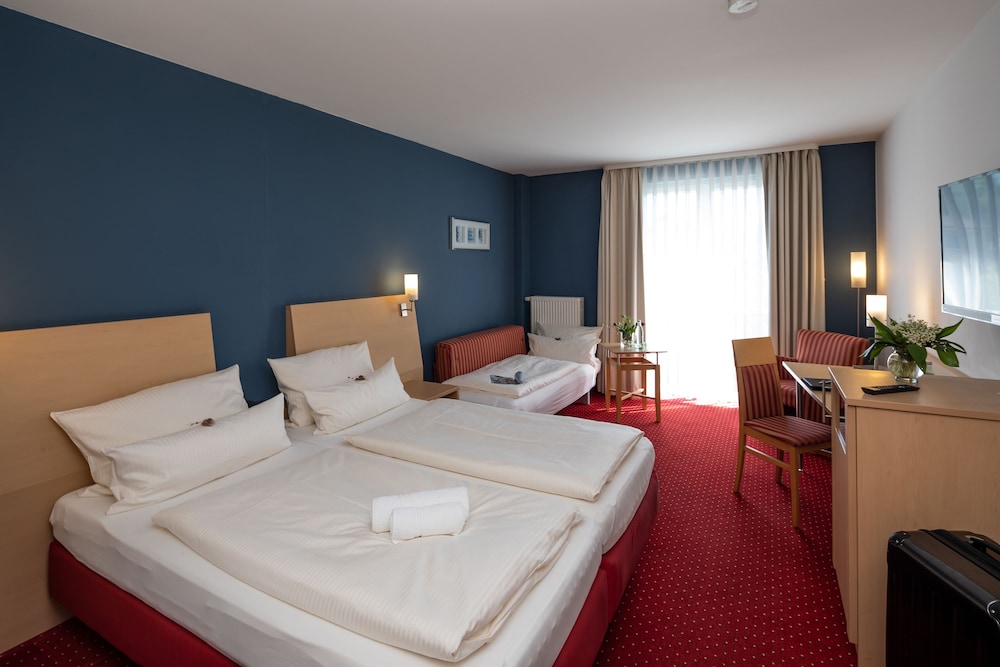 Hotel Mainpromenade — Karlstadt — photo 5