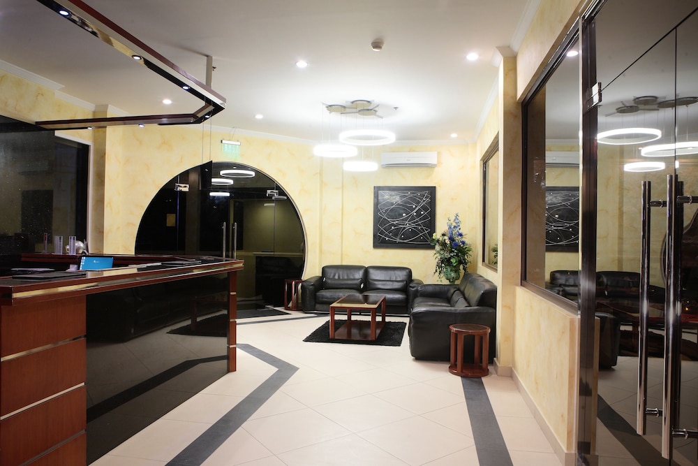 Queens Hotel — Angeles City — photo 2
