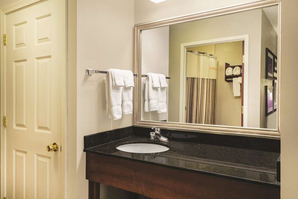 La Quinta Inn & Suites by Wyndham Louisville East - photo 14