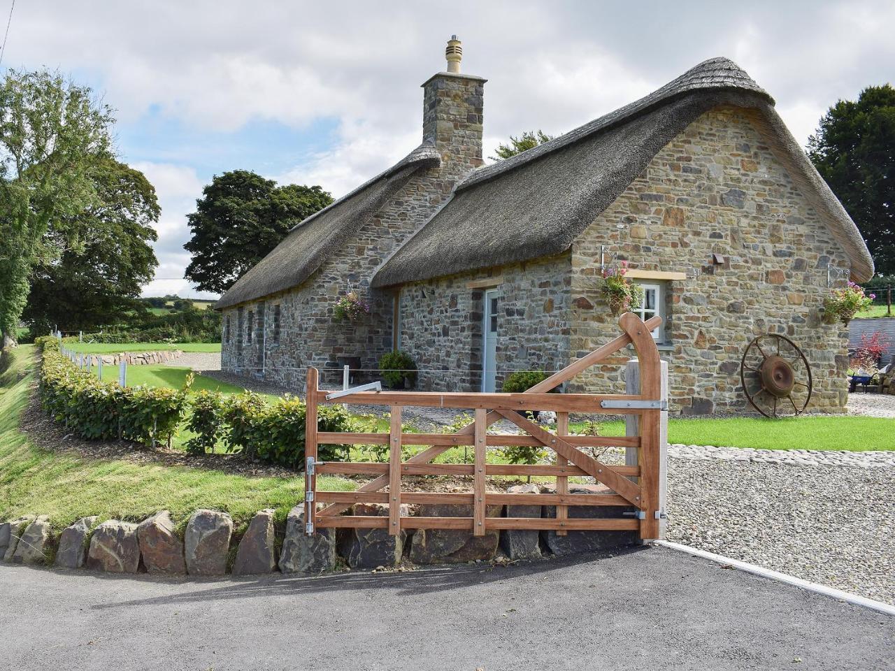 Soar Cottage — 5-Star Luxury Hotel in Lampeter, United Kingdom