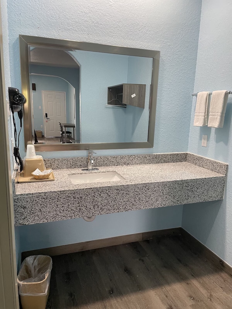 Super Stay Inn Humble IAH East - photo 12