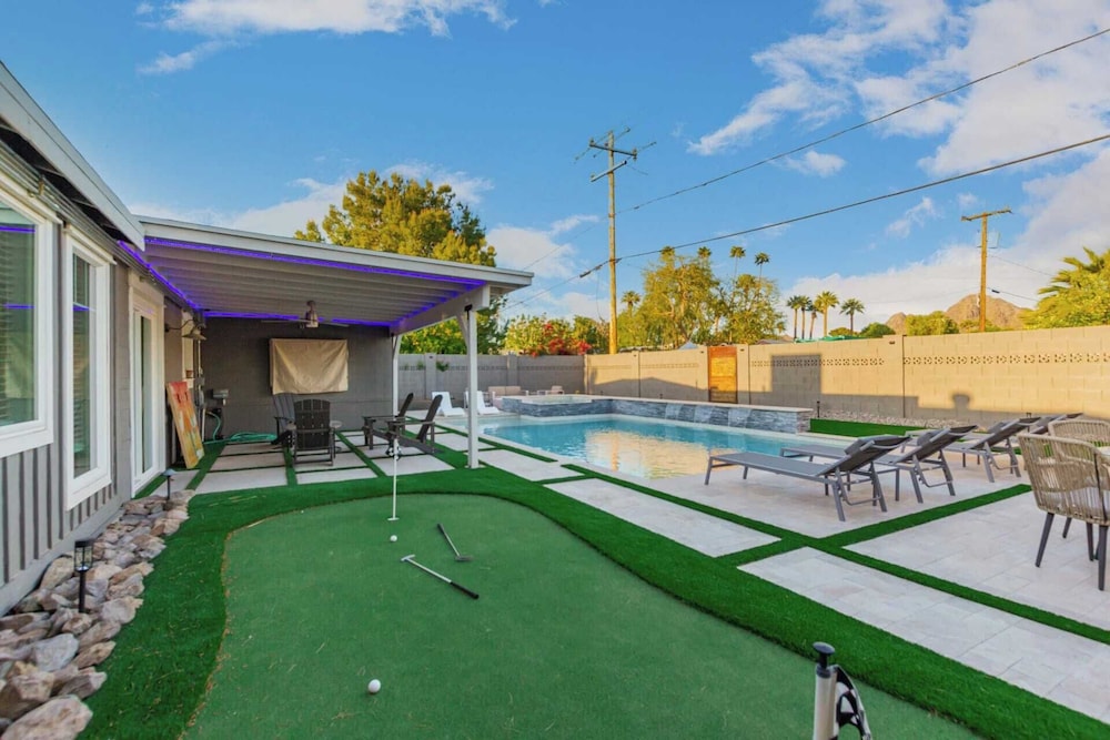 Sunsets on 11th by Avantstay Resort style Pool Hot Tub Game Room - photo 11