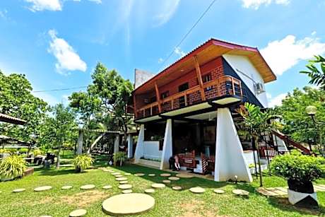 Eco Hotel Black & White Anuradhapura in Anuradhapura, Sri Lanka