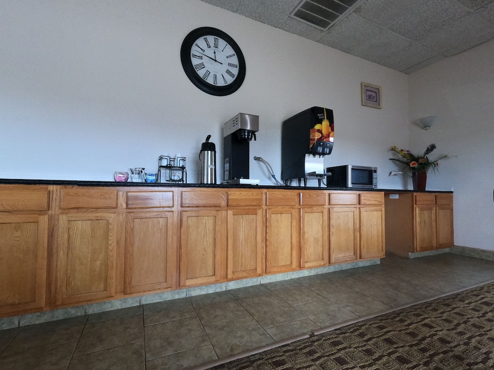 Americas Best Value Inn Salina - photo 2