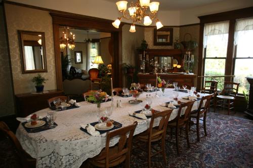 Old Consulate Inn - photo 10