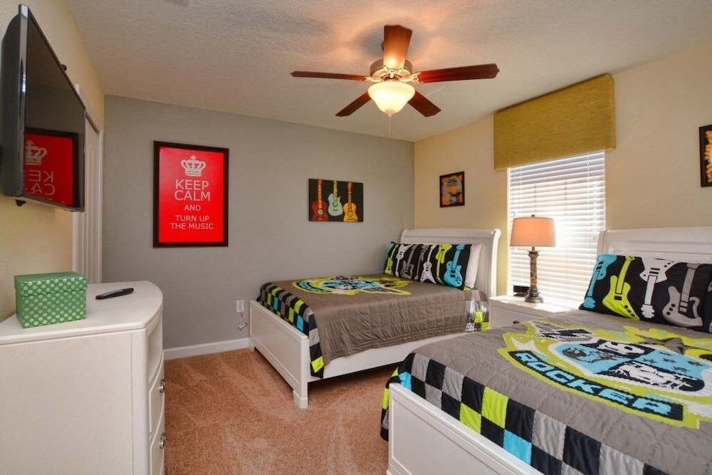 Resort Community Large Private Pool Free Wifi Game Room No Rear Neighbors 6 Bedroom Home by RedAwning - photo 6